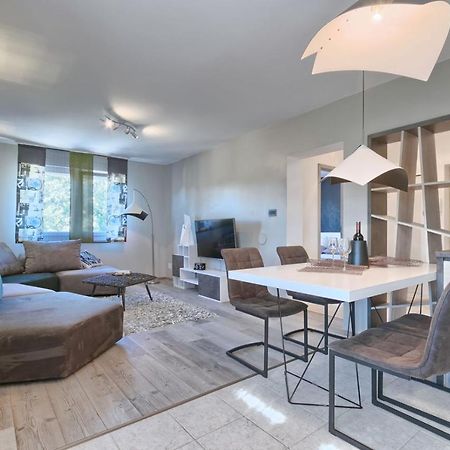 Modern Oasis Apartment Пула Екстер'єр фото