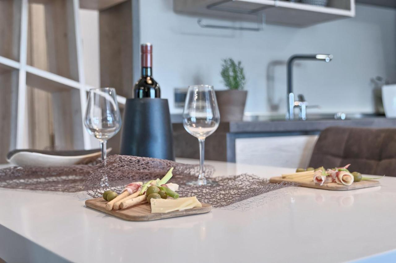 Modern Oasis Apartment Пула Екстер'єр фото