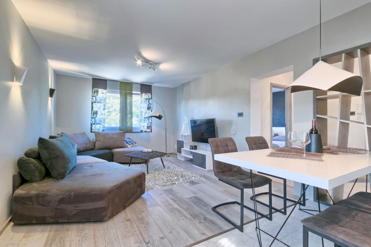Modern Oasis Apartment Пула Екстер'єр фото