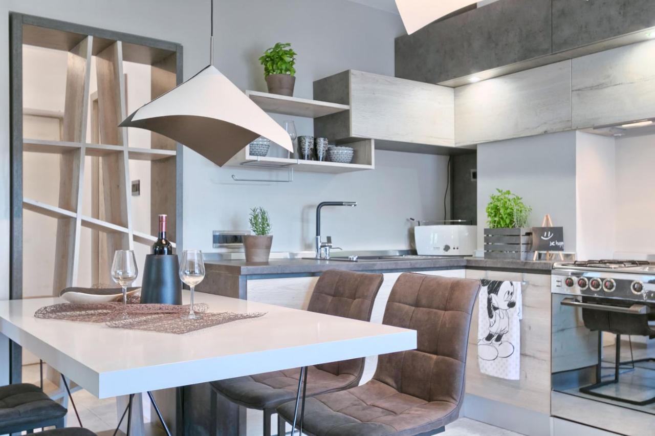 Modern Oasis Apartment Пула Екстер'єр фото