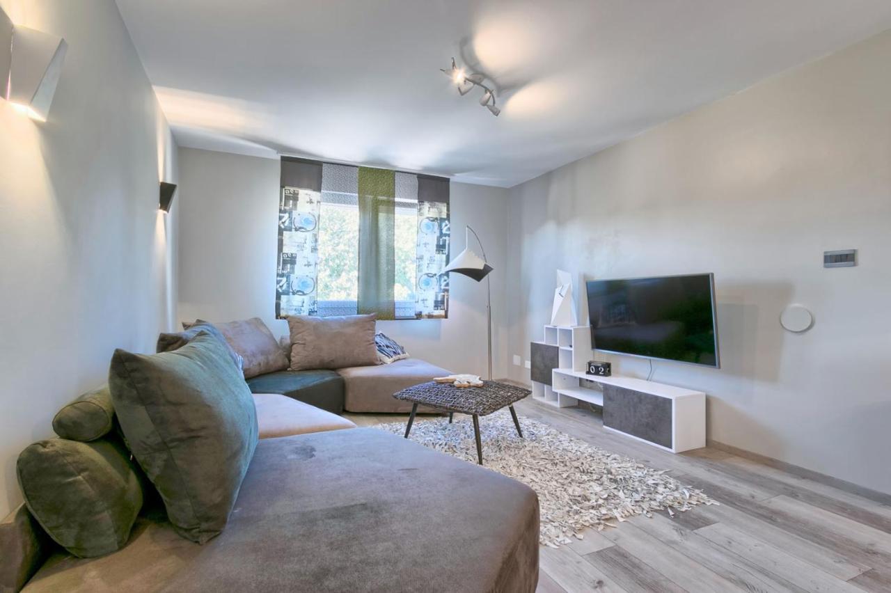 Modern Oasis Apartment Пула Екстер'єр фото