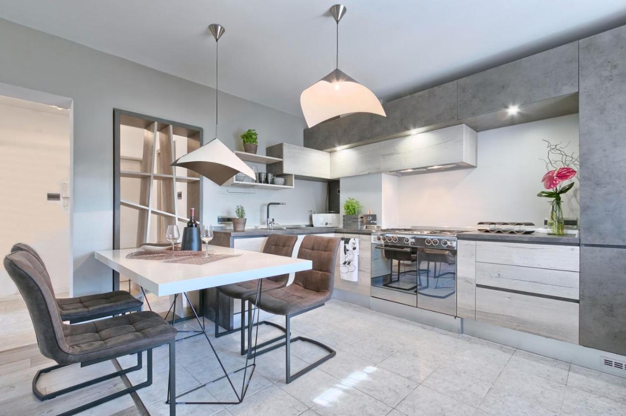 Modern Oasis Apartment Пула Екстер'єр фото