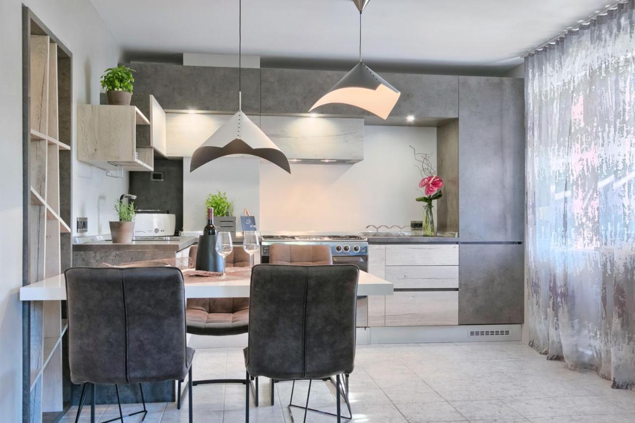 Modern Oasis Apartment Пула Екстер'єр фото