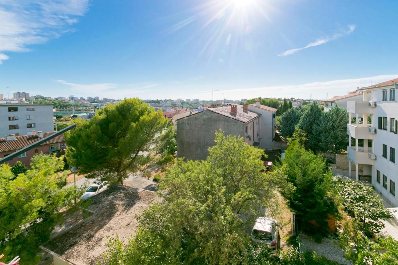 Modern Oasis Apartment Пула Екстер'єр фото