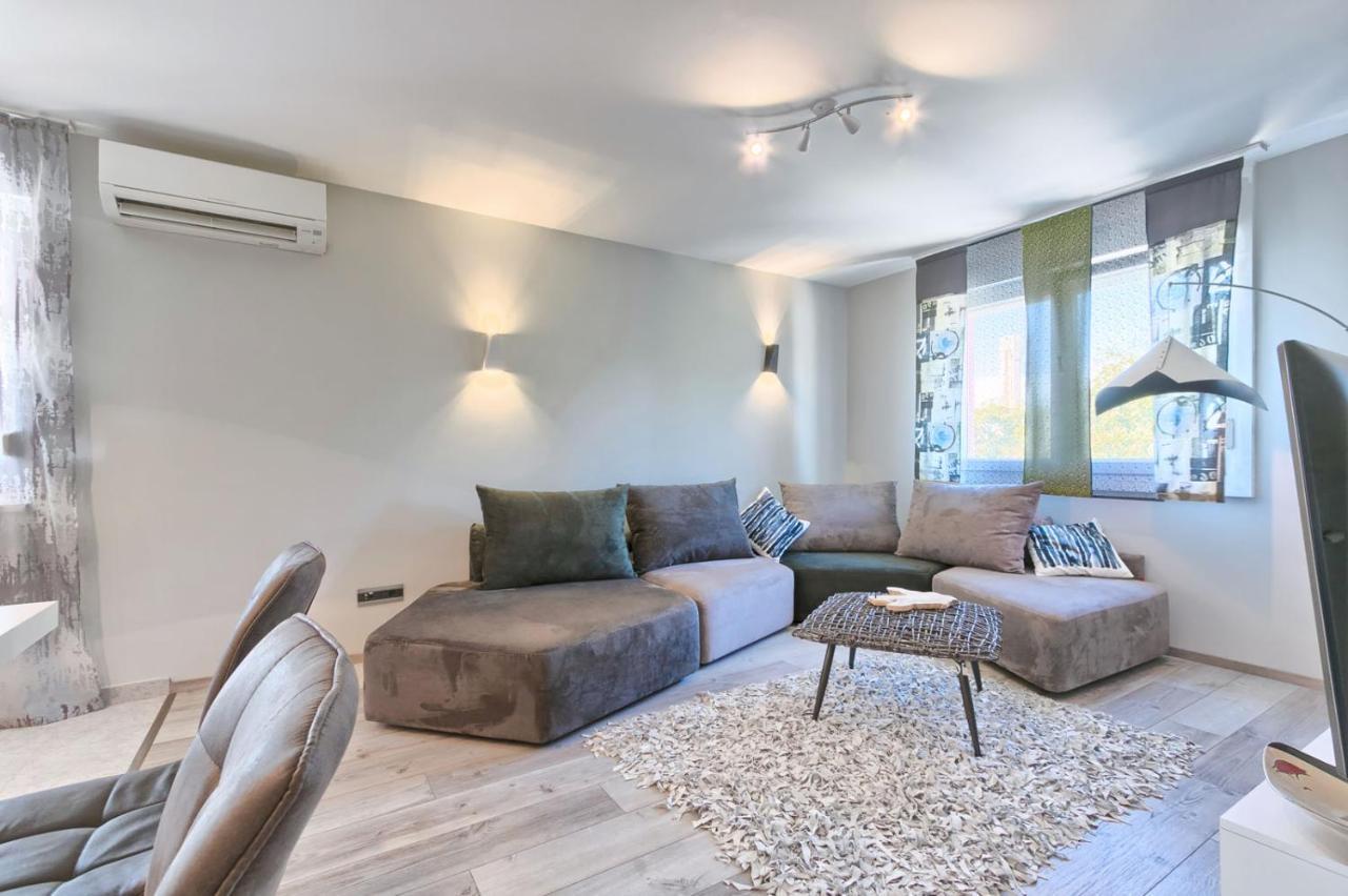 Modern Oasis Apartment Пула Екстер'єр фото