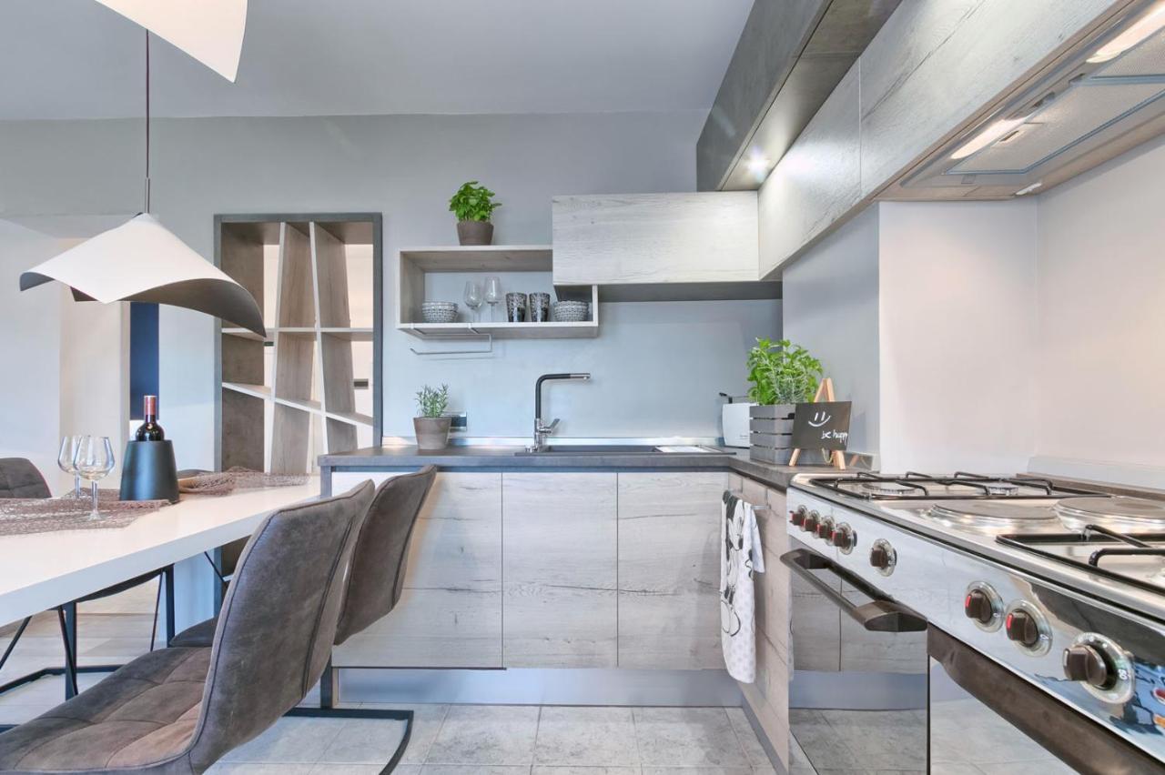 Modern Oasis Apartment Пула Екстер'єр фото